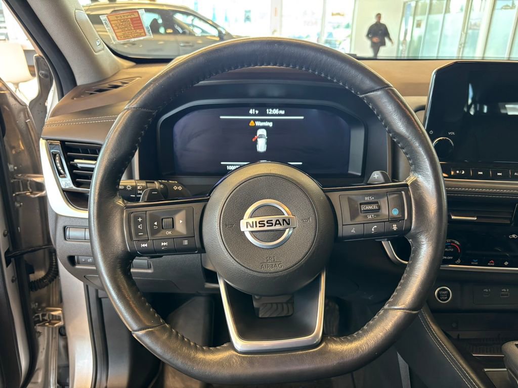 Used 2021 Nissan Rogue Platinum image 18