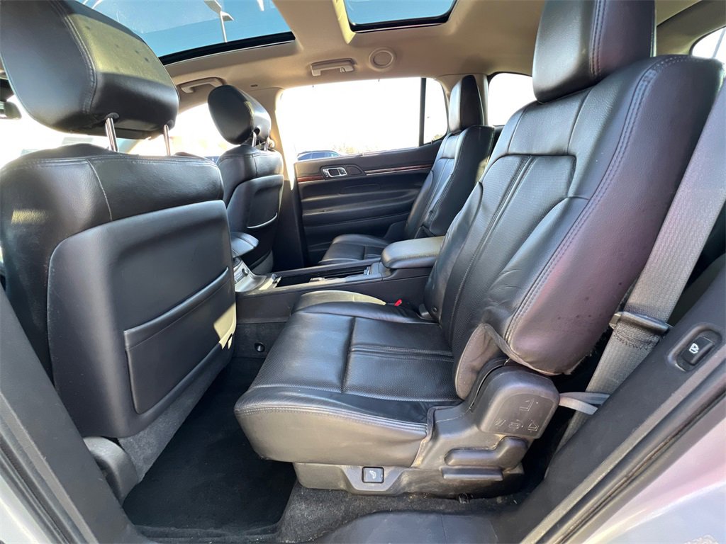 Used 2012 Lincoln MKT AWD image 36