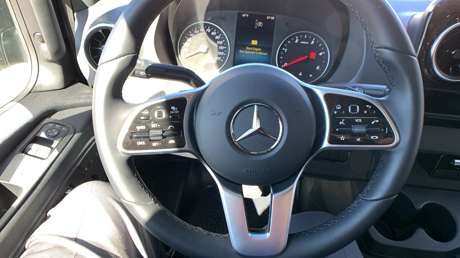 Used 2022 Mercedes-Benz Sprinter 2500 image 12