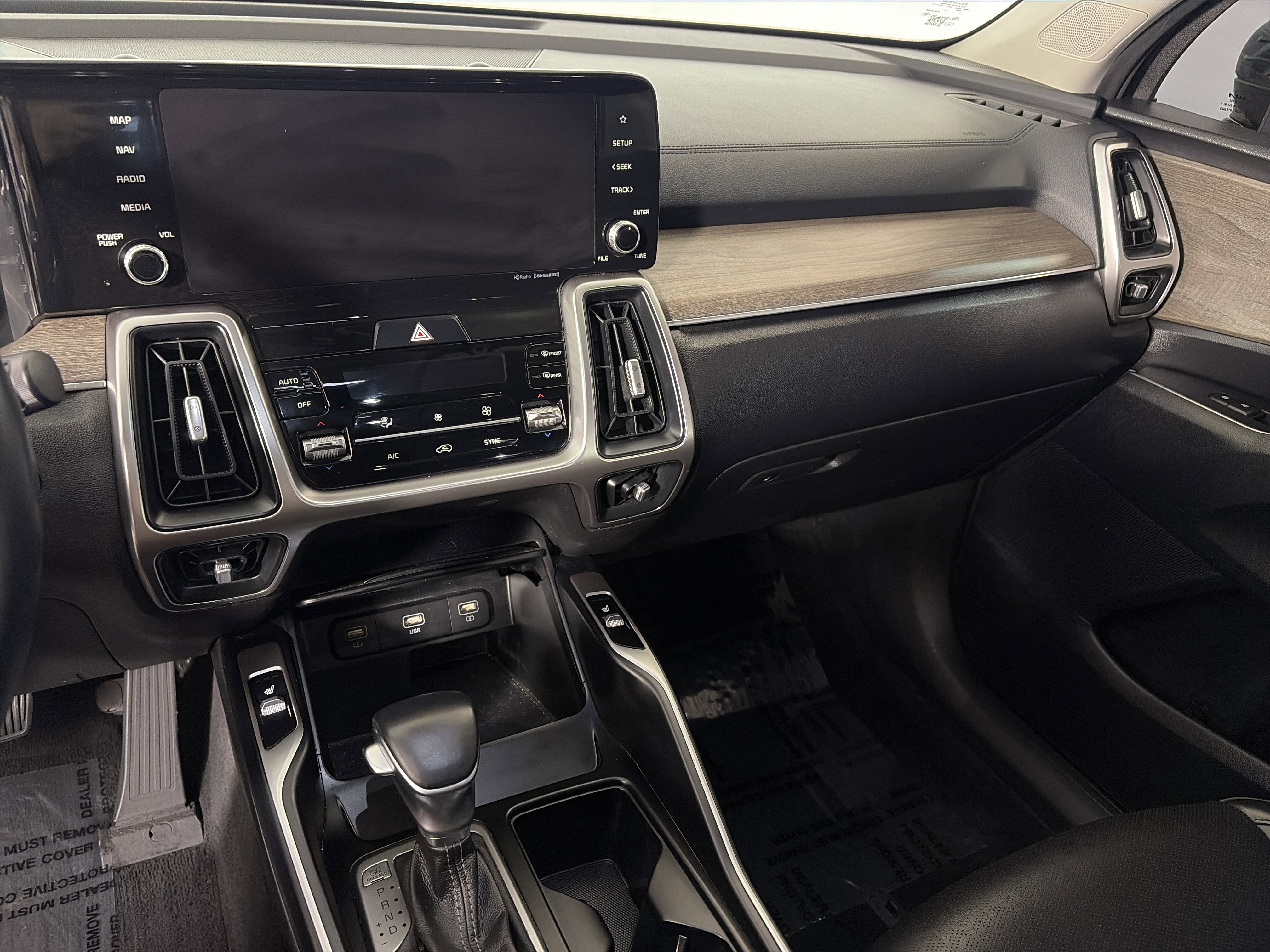 Certified 2022 Kia Sorento S w/ Panoramic Sunroof Package image 4