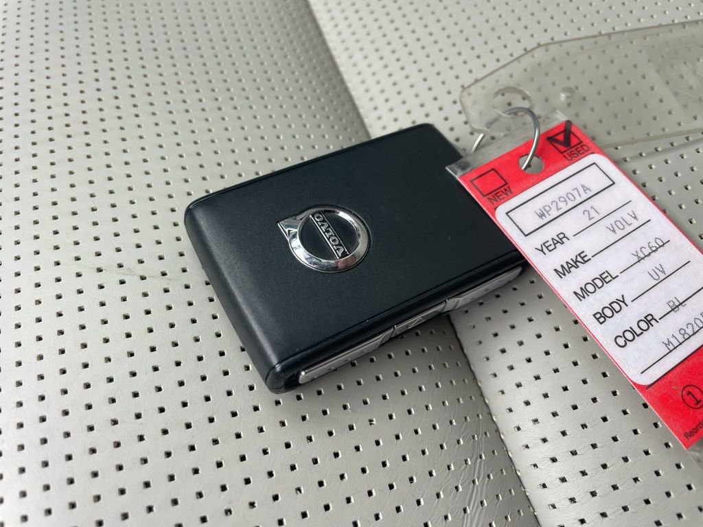 Certified 2025 Volvo V60 B5 Cross Country Ultra image 43