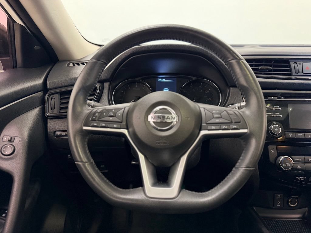 Used 2017 Nissan Rogue SV AWD/4WD image 15
