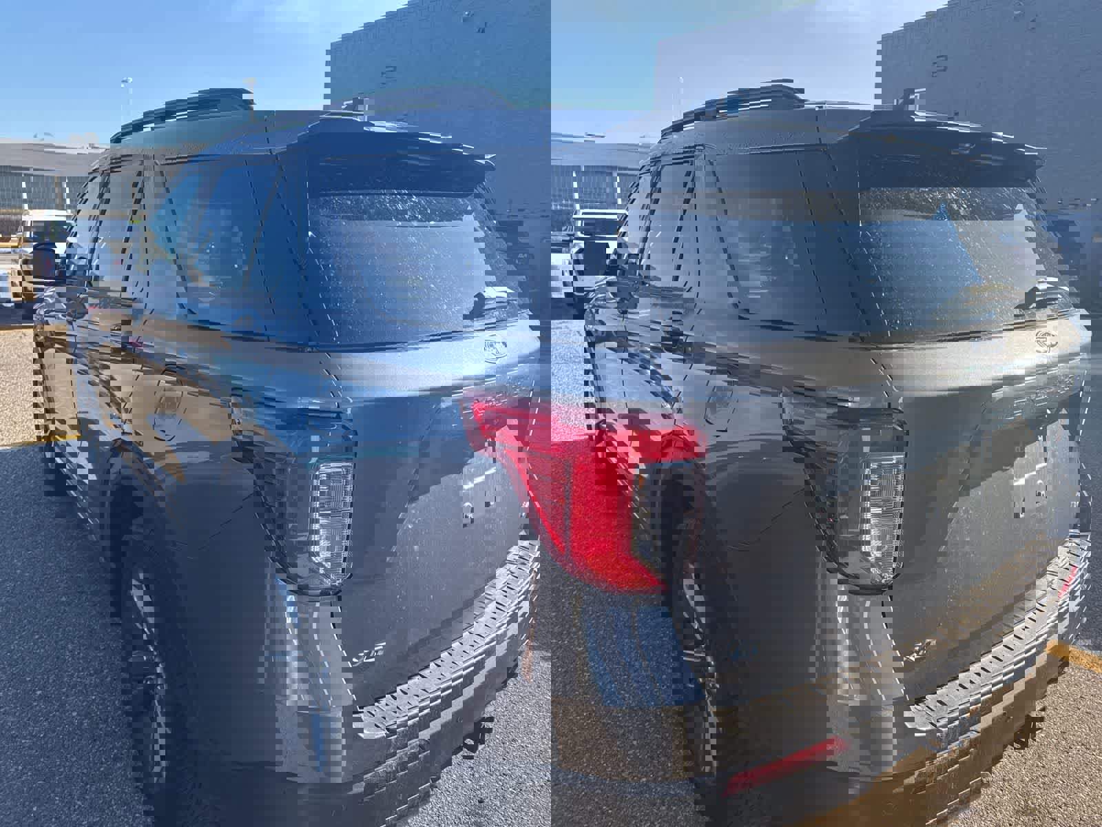 Used 2021 Ford Explorer XLT w/ Equipment Group 202A image 23