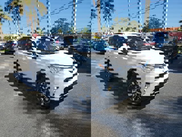 Used 2018 Toyota RAV4 XLE image 1