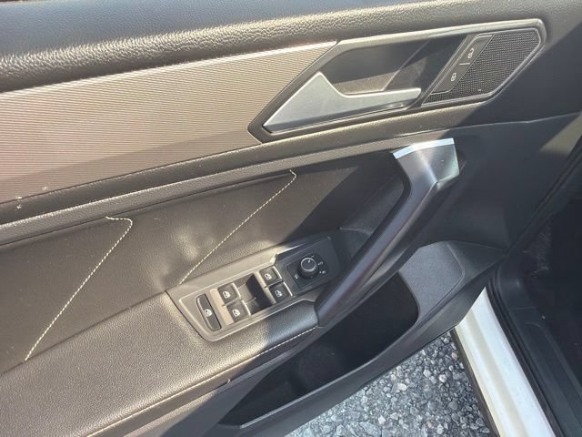 Used 2023 Volkswagen Tiguan SE AWD/4WD image 38