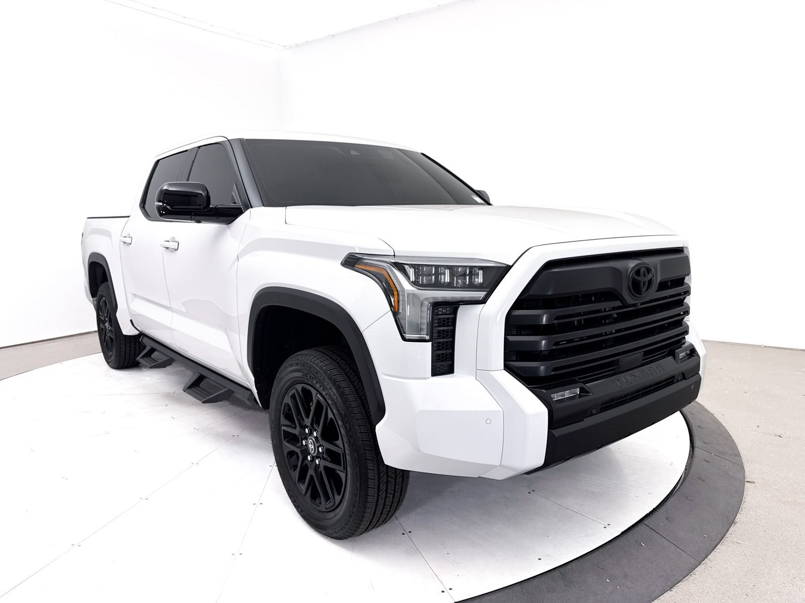 Used 2026 Toyota Tundra Limited AWD/4WD image 13