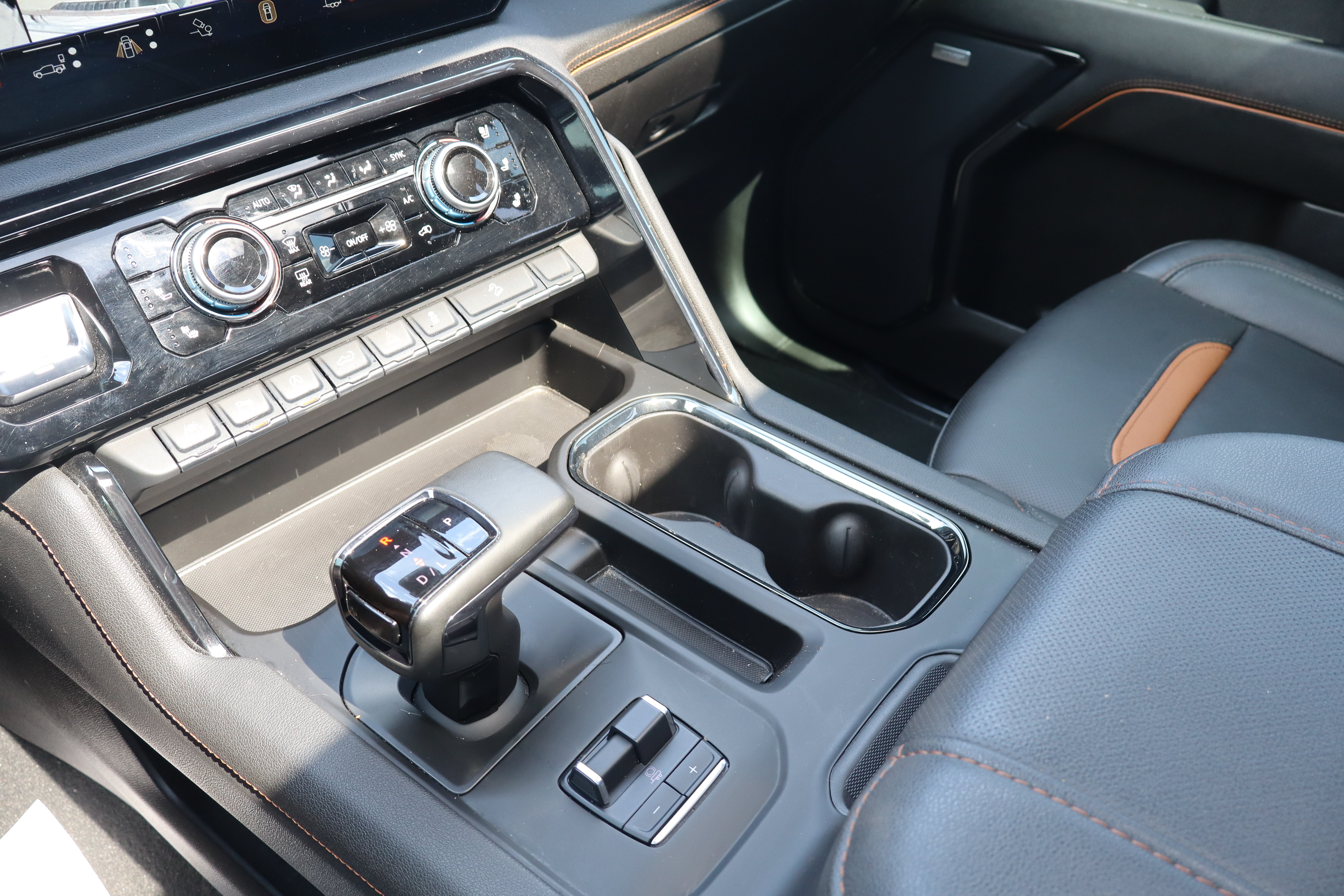 Used 2024 GMC Sierra 1500 AT4 w/ AT4 Carbonpro Edition AWD/4WD image 25