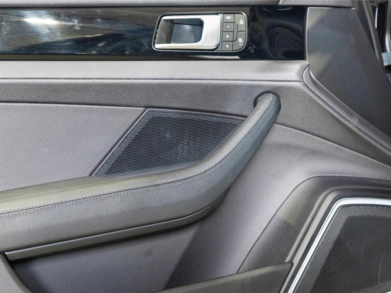 Used 2022 Porsche Panamera 4S image 22