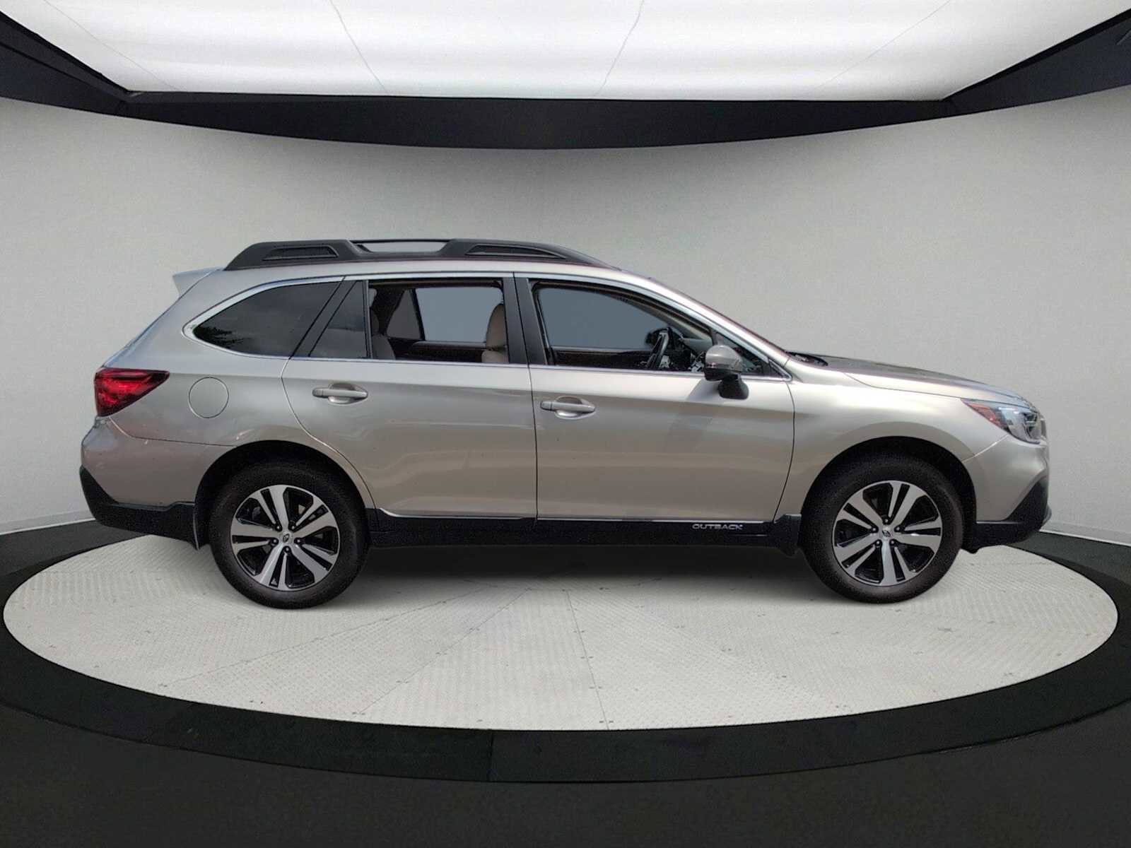 Used 2018 Subaru Outback 2.5i Limited AWD/4WD image 9