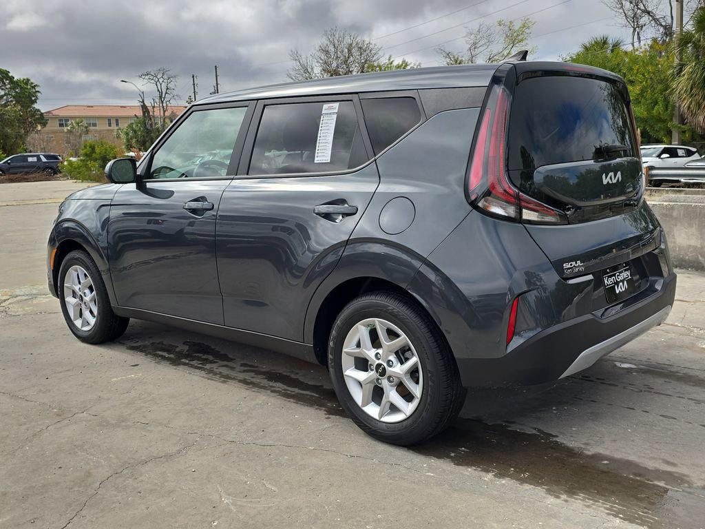 Certified 2025 Kia Soul LX image 6