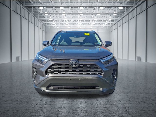 Used 2022 Toyota RAV4 XLE AWD/4WD image 2
