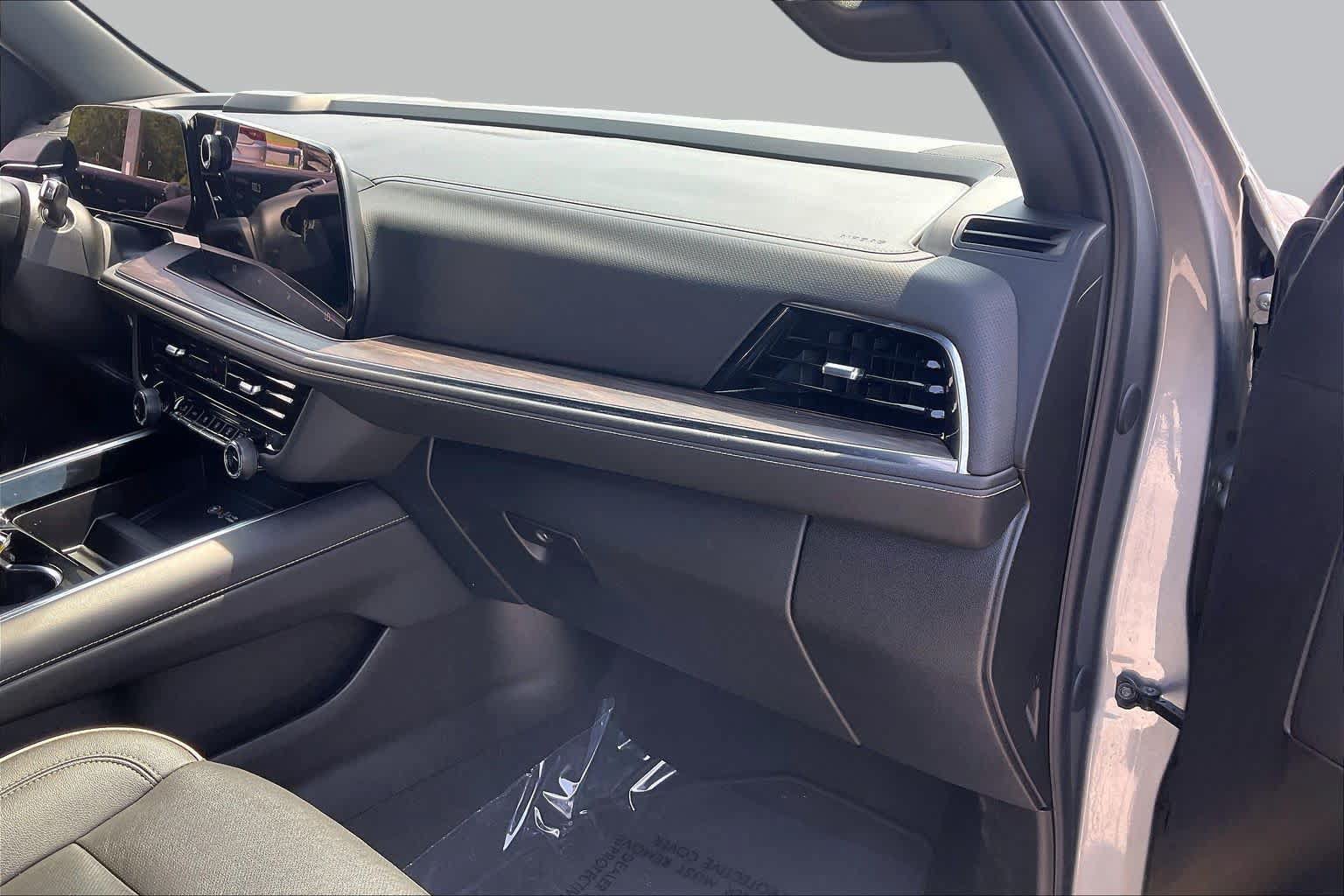 Used 2025 Chevrolet Tahoe Premier AWD/4WD image 18
