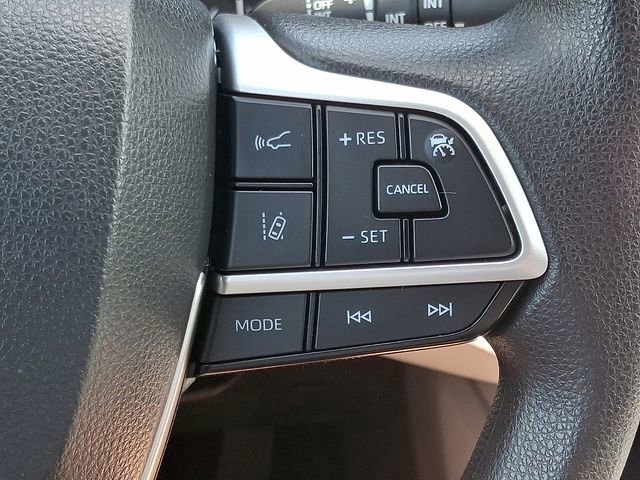 Used 2023 Toyota Highlander L FWD image 22