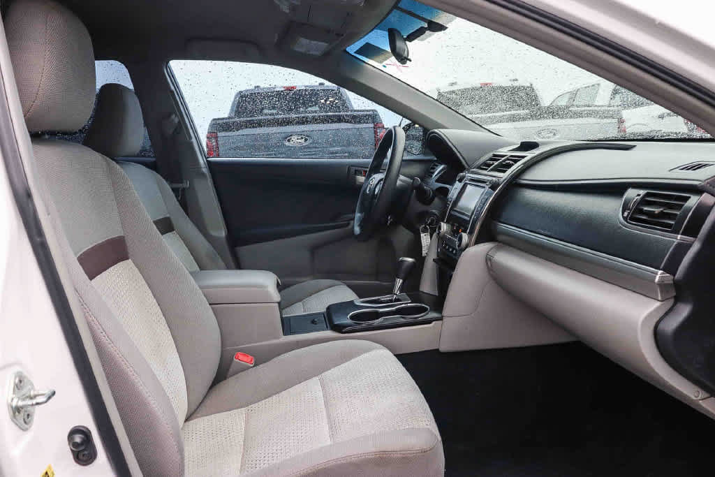 Used 2012 Toyota Camry LE FWD image 15