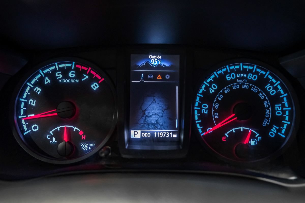 Used 2018 Toyota Tacoma SR w/ SR Convenience Package AWD/4WD image 18