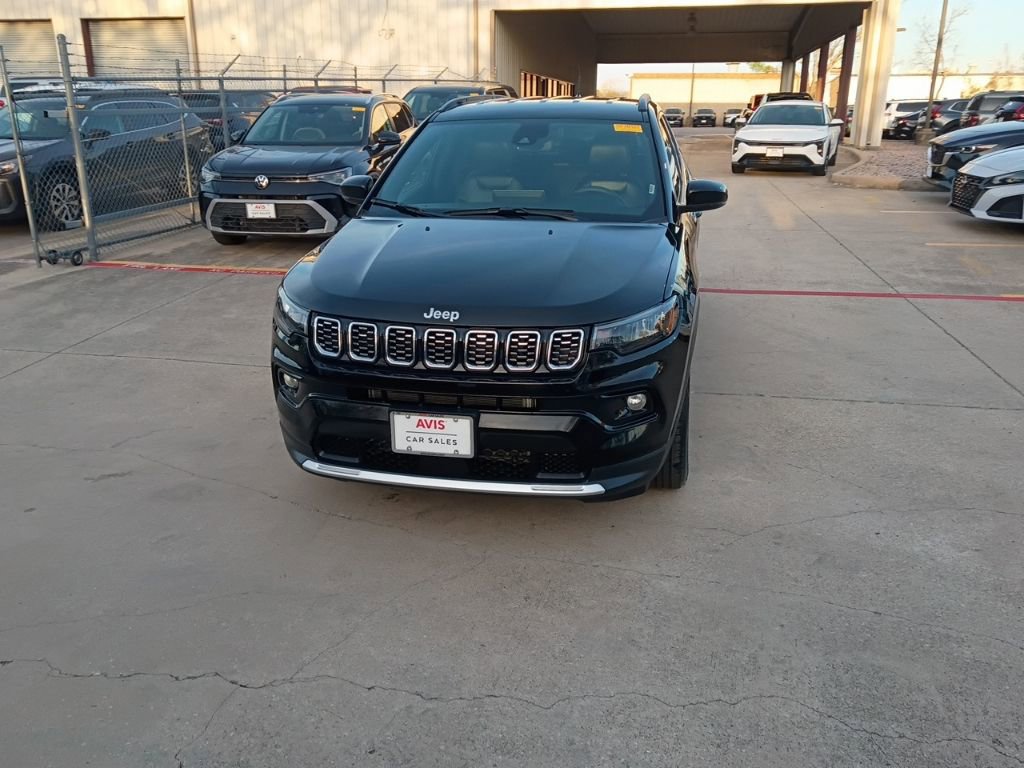 Used 2025 Jeep Compass Limited image 5