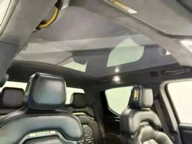 Used 2022 Rivian R1T Adventure AWD/4WD image 28