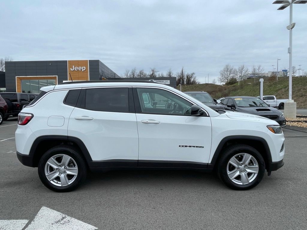 Certified 2022 Jeep Compass Latitude image 2