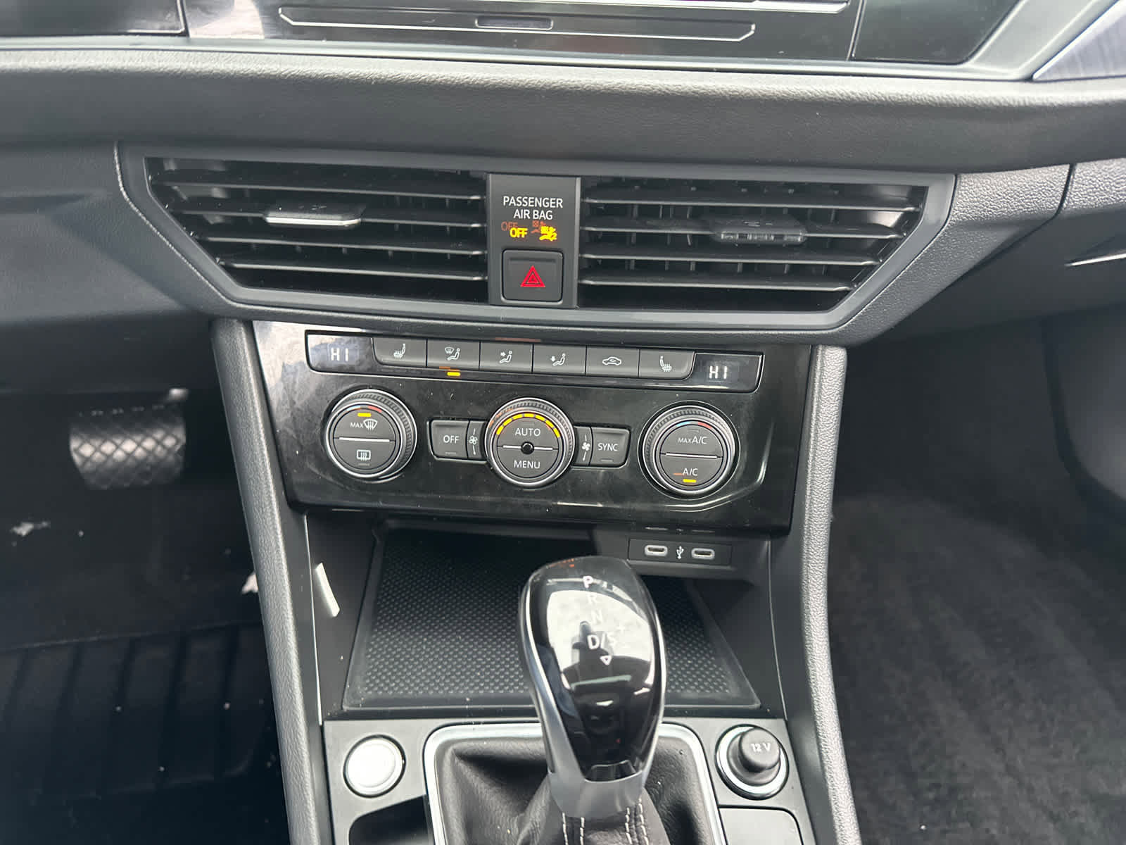 Used 2024 Volkswagen Jetta SE w/ Panoramic Sunroof Package image 22