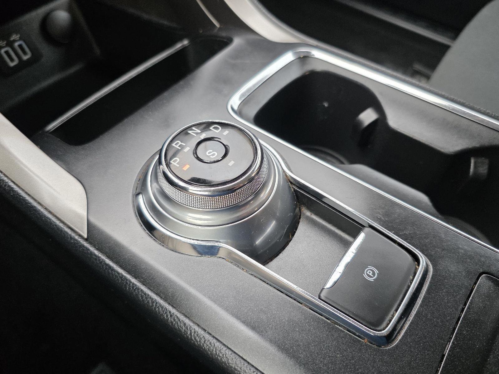 Used 2019 Ford Fusion SE image 16