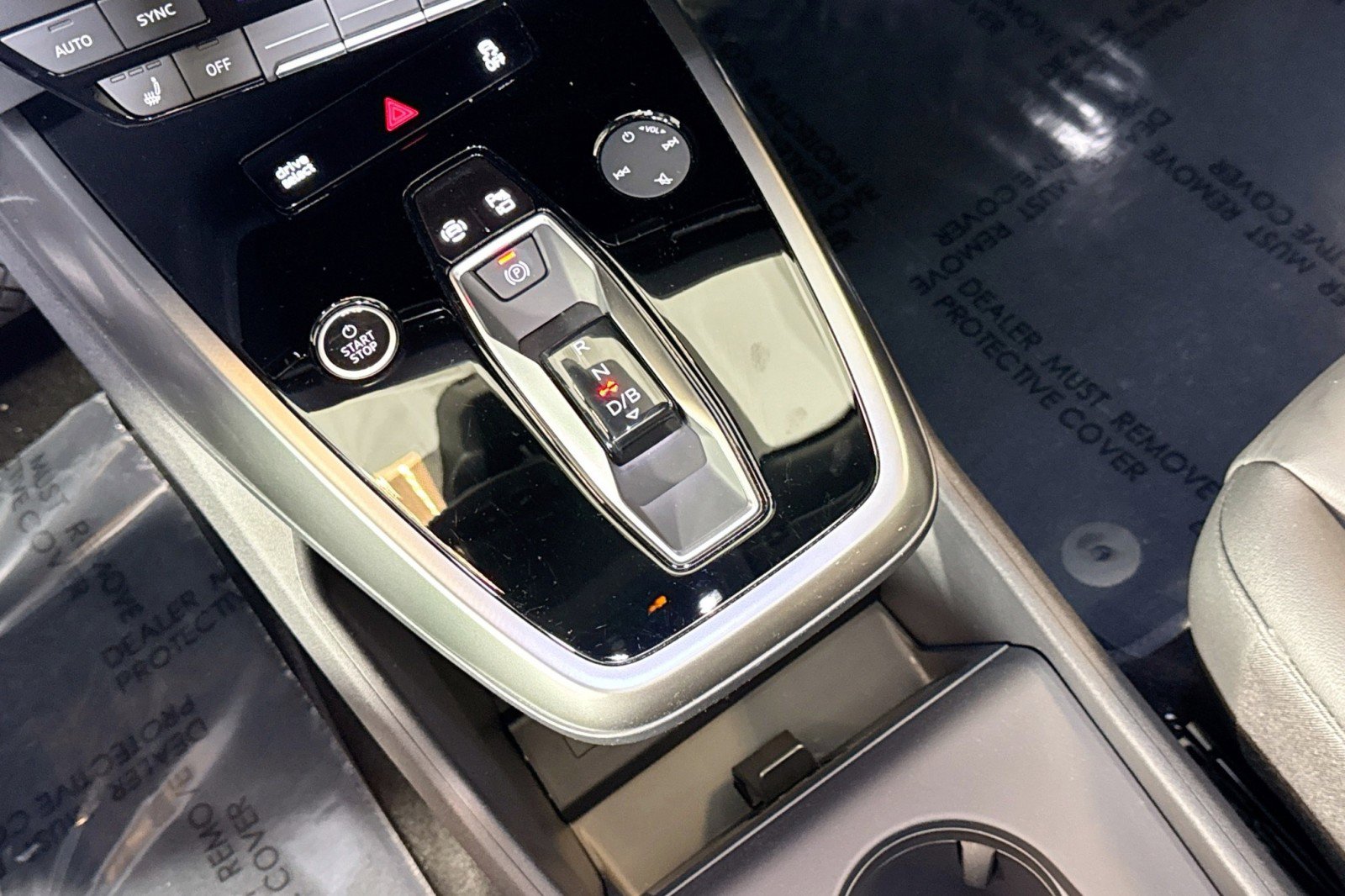 Used 2024 Audi Q4 e-tron Premium Plus image 15