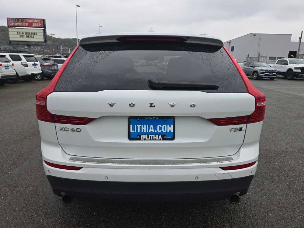 Used 2021 Volvo XC60 T5 Momentum w/ Advanced Package image 4