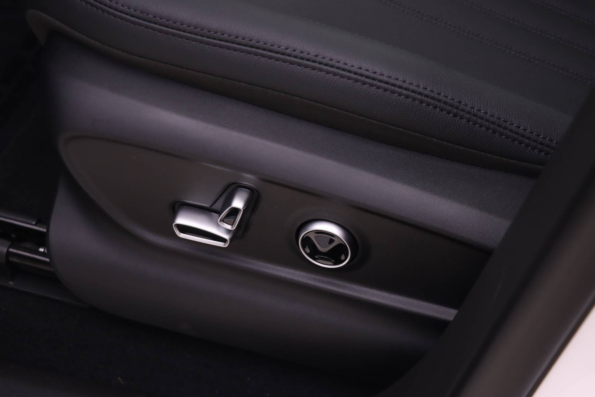 New 2024 Maserati Grecale GT image 14