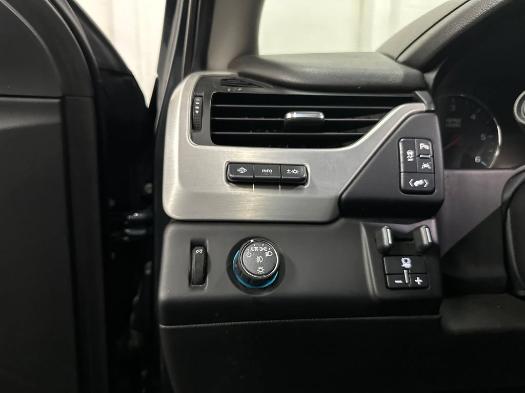 Used 2019 GMC Yukon SLT w/ Graphite Performance Edition RWD image 38