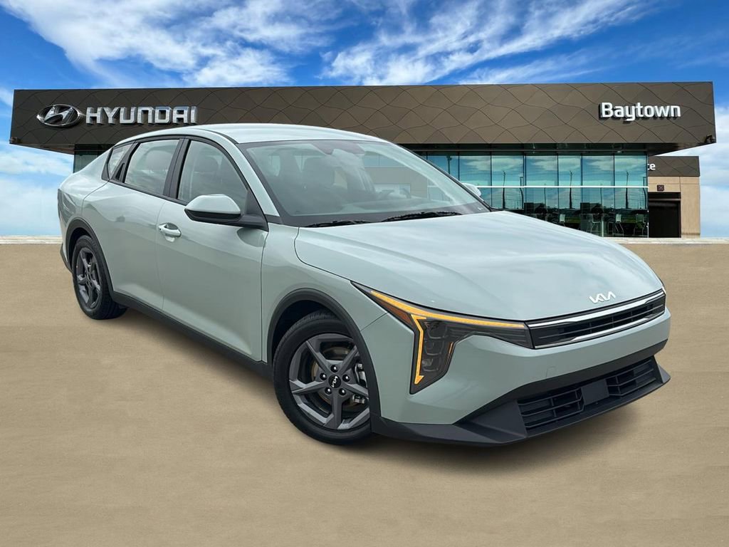 Used 2025 Kia K4 LXS FWD image 1