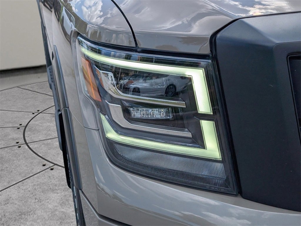 Used 2021 Nissan Titan PRO-4X w/ Pro-4x Convenience Package image 9