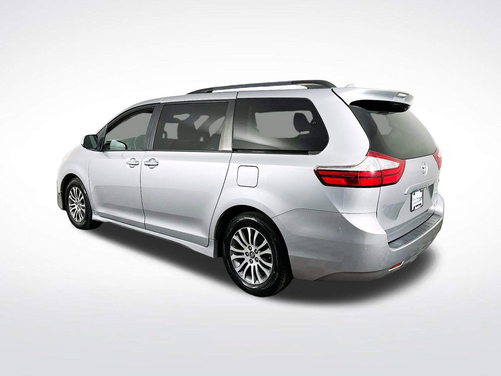 Used 2018 Toyota Sienna XLE FWD image 6