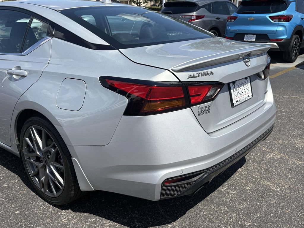 Used 2024 Nissan Altima 2.0 SR FWD image 12