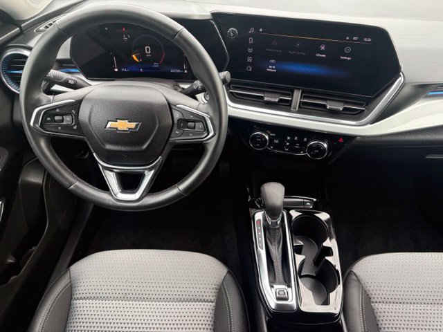 Used 2025 Chevrolet Trax LT w/ Driver Confidence Package FWD image 3