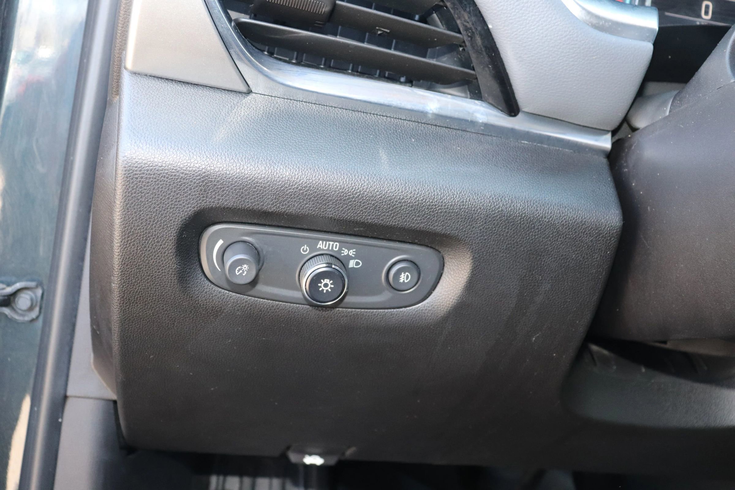 Used 2018 Chevrolet Traverse LT image 5