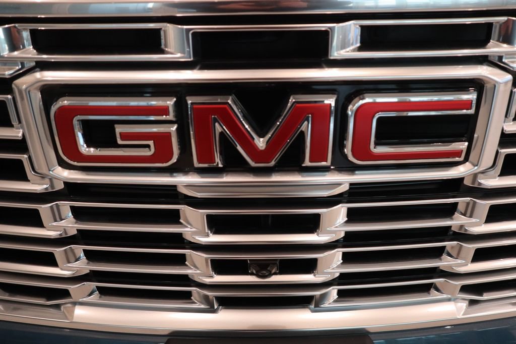 Used 2025 GMC Yukon XL Denali w/ Denali Reserve Package AWD/4WD image 15