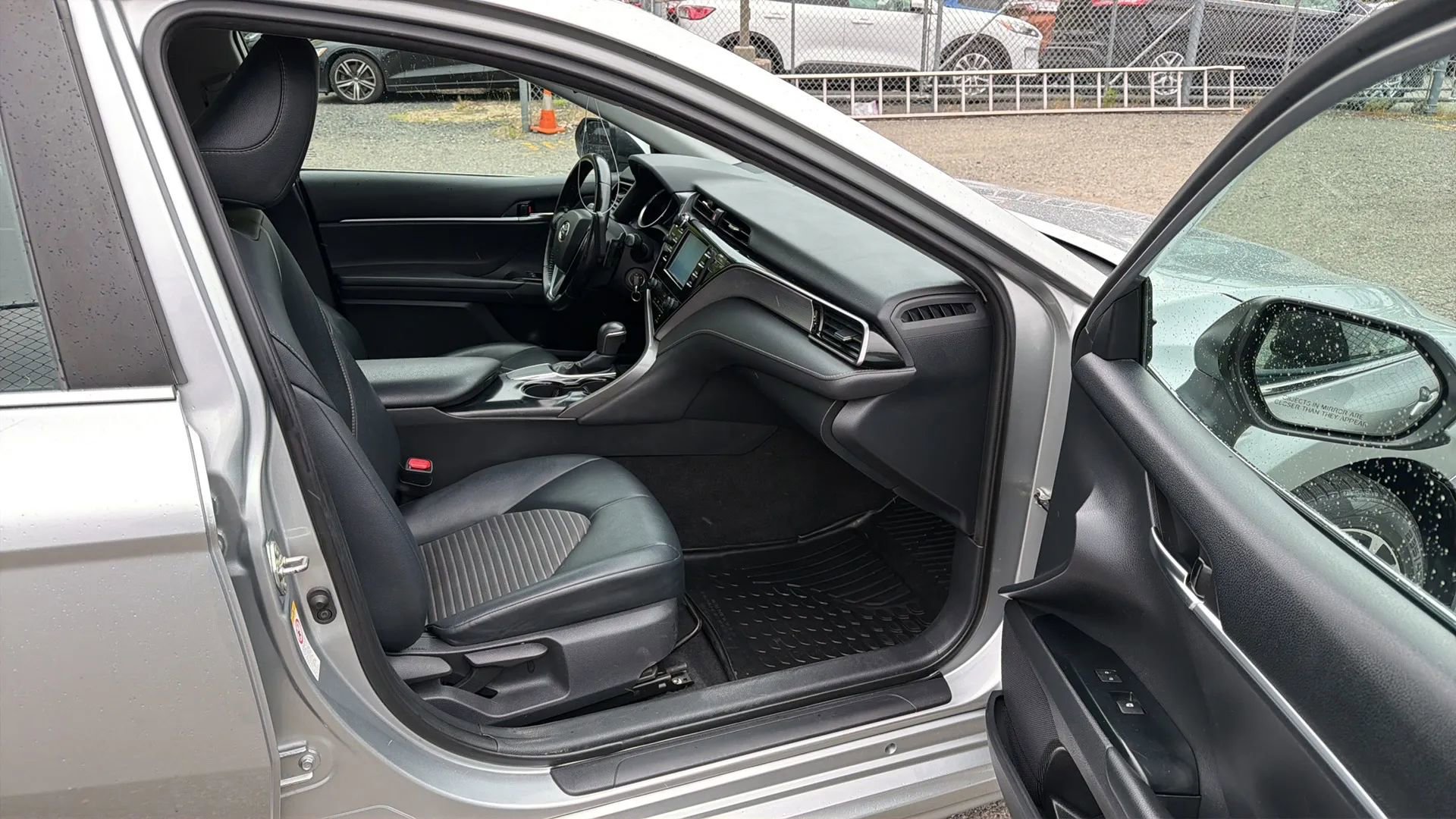 Used 2019 Toyota Camry SE FWD image 23