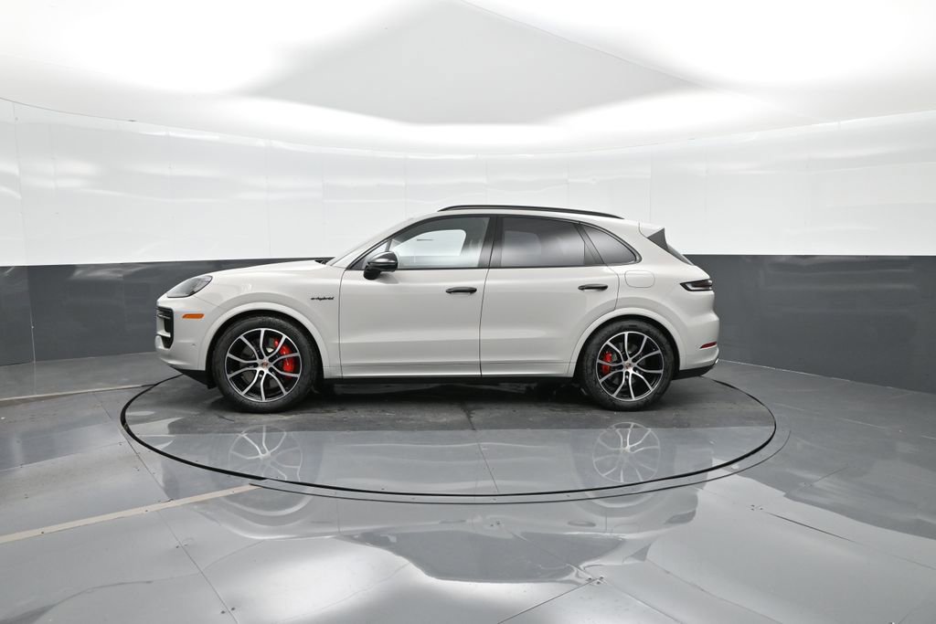 New 2026 Porsche Cayenne S image 2