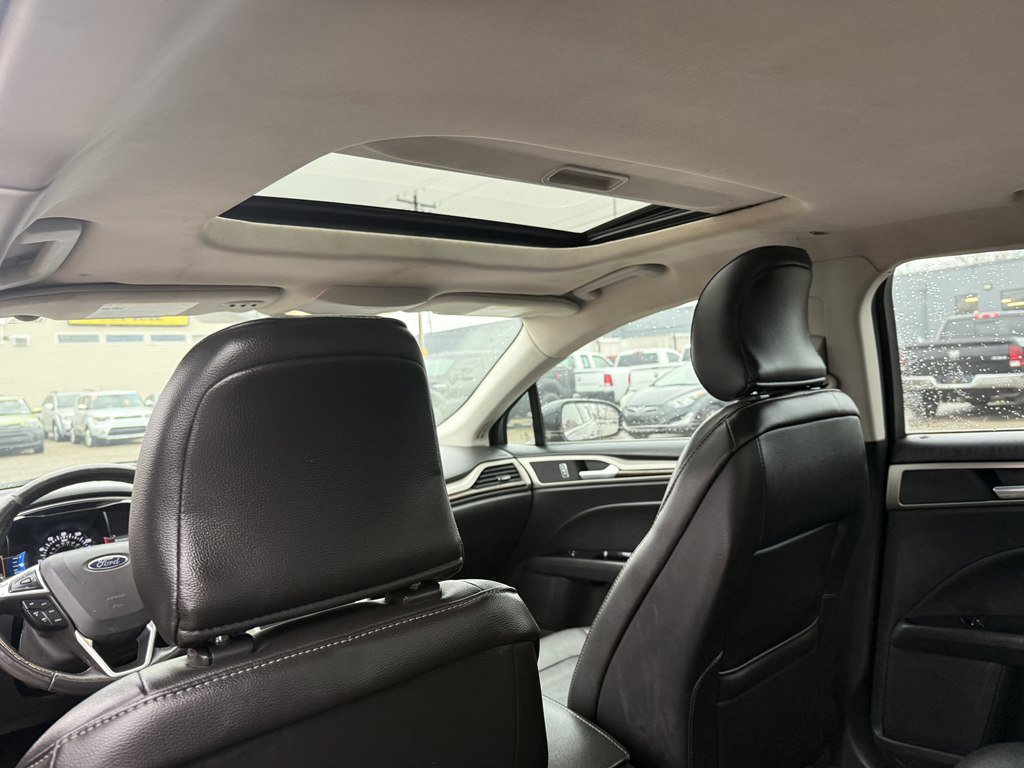 Used 2016 Ford Fusion SE w/ Equipment Group 202A image 11