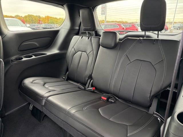 New 2026 Chrysler Pacifica Select image 13
