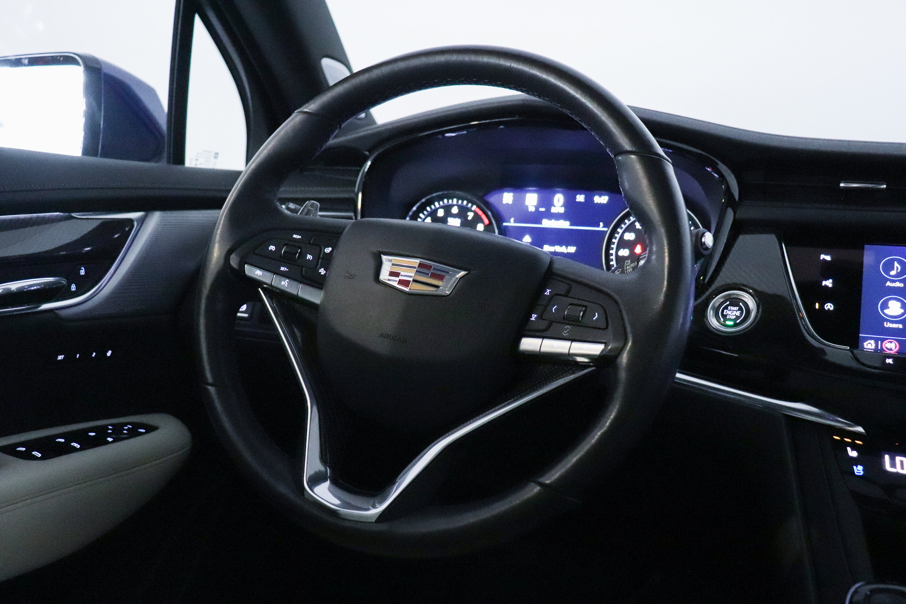 Used 2023 Cadillac XT6 Sport w/ Technology Package image 28