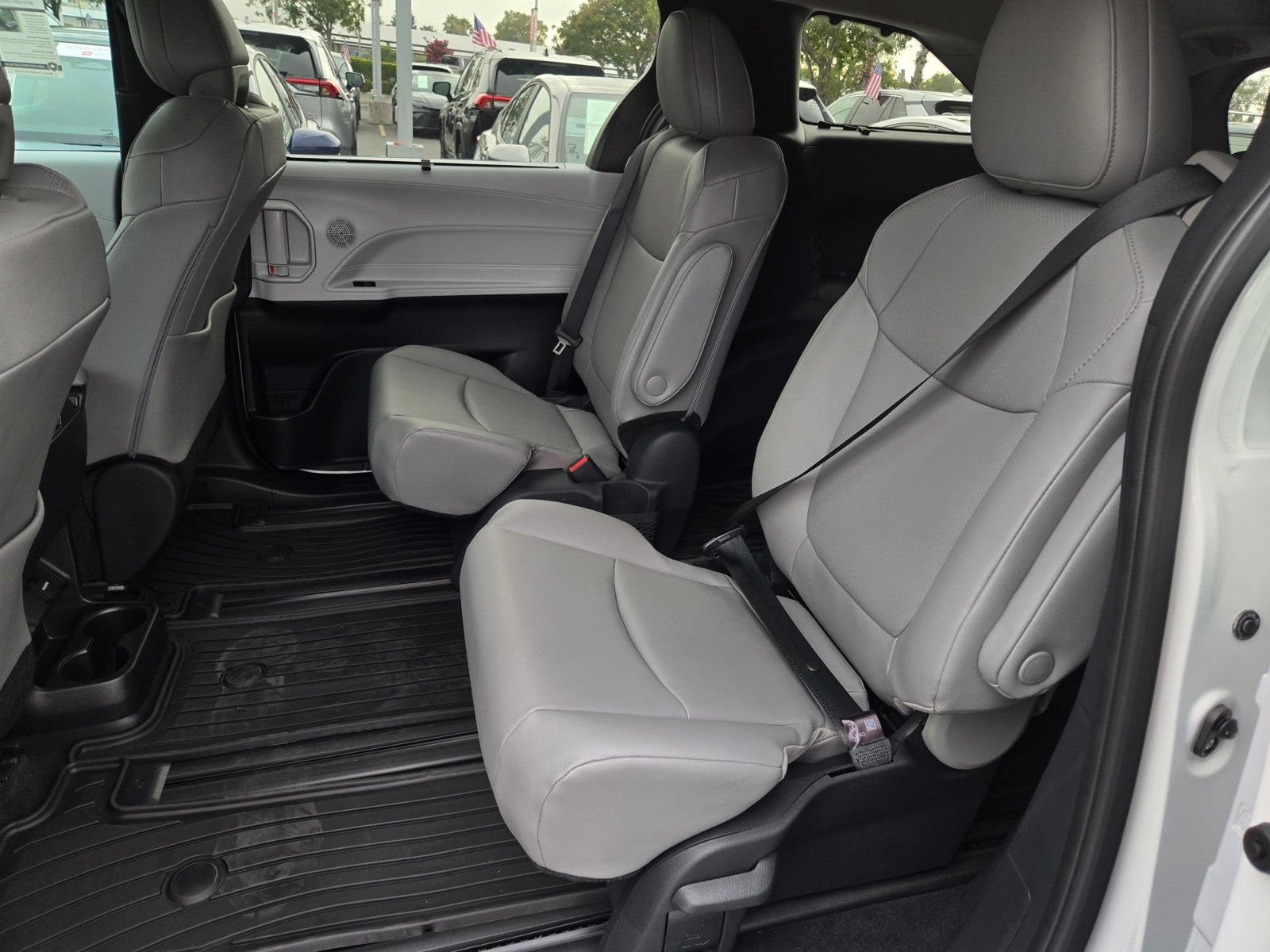 Certified 2026 Toyota Sienna XLE FWD image 11