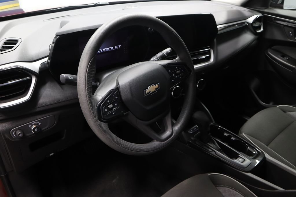 Used 2025 Chevrolet TrailBlazer LT FWD image 24