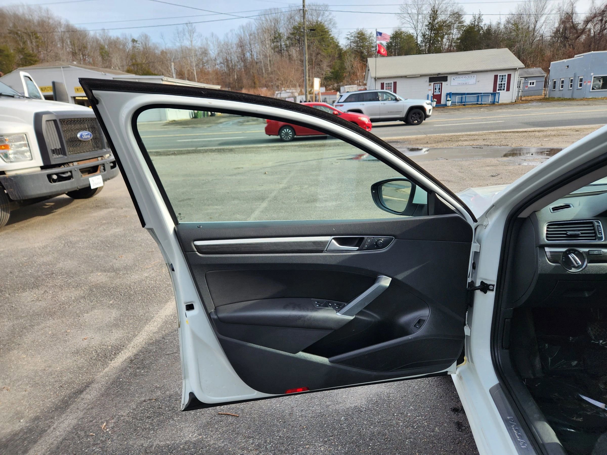 Used 2018 Volkswagen Passat 2.0T SE image 22