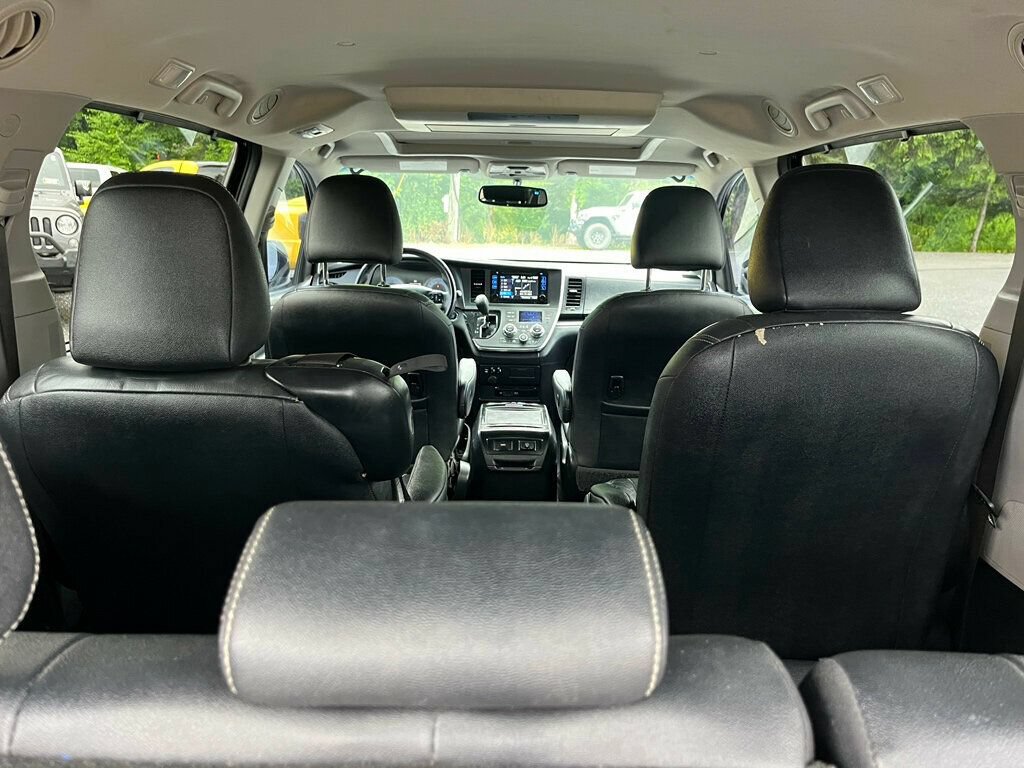 Used 2016 Toyota Sienna SE Premium FWD image 24