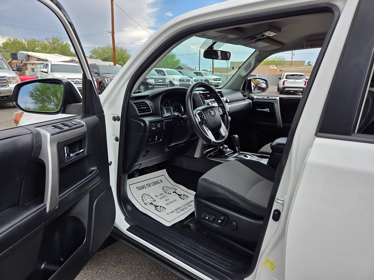Used 2018 Toyota 4Runner SR5 AWD/4WD image 44