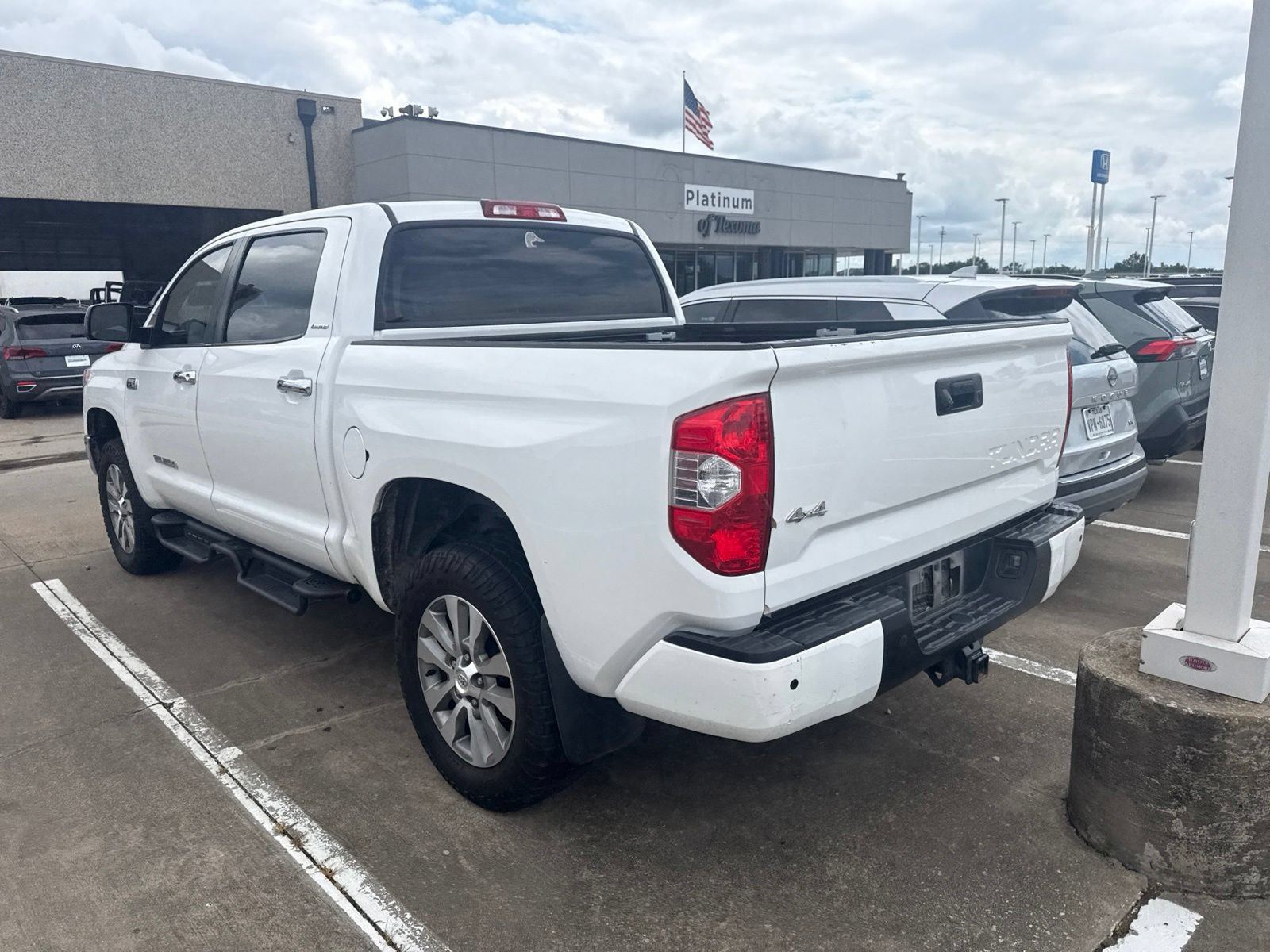 Used 2016 Toyota Tundra Limited w/ Limited Premium Package AWD/4WD image 6