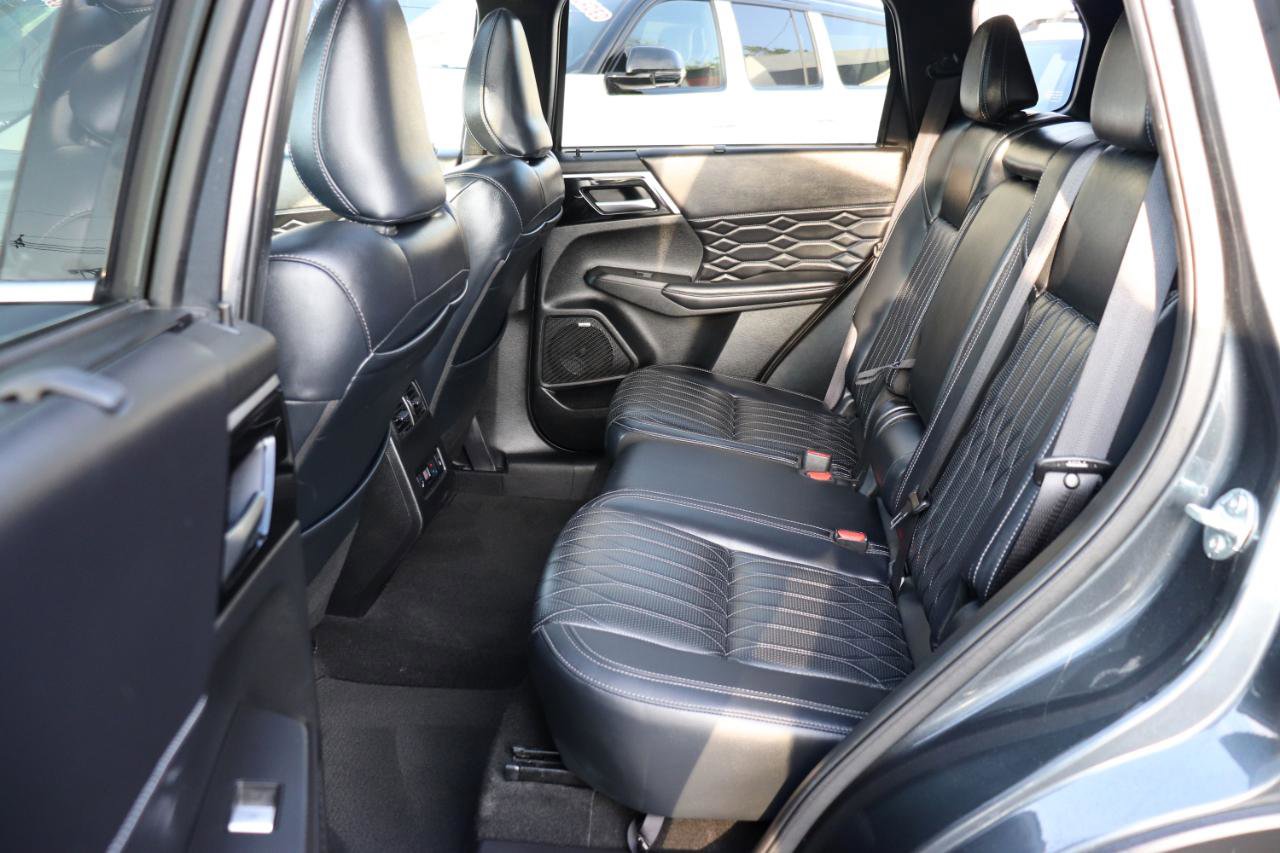 Used 2025 Mitsubishi Outlander SEL FWD image 12