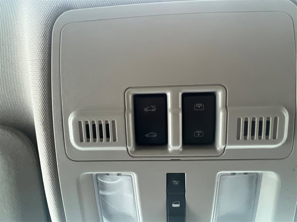 Used 2016 Cadillac SRX Luxury w/ Driver Awareness Package image 28