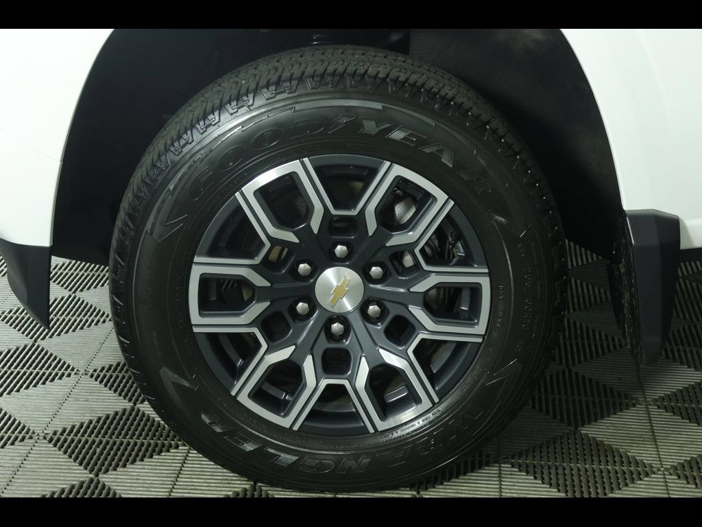 Used 2023 Chevrolet Colorado LT w/ LT Convenience Package III AWD/4WD image 8