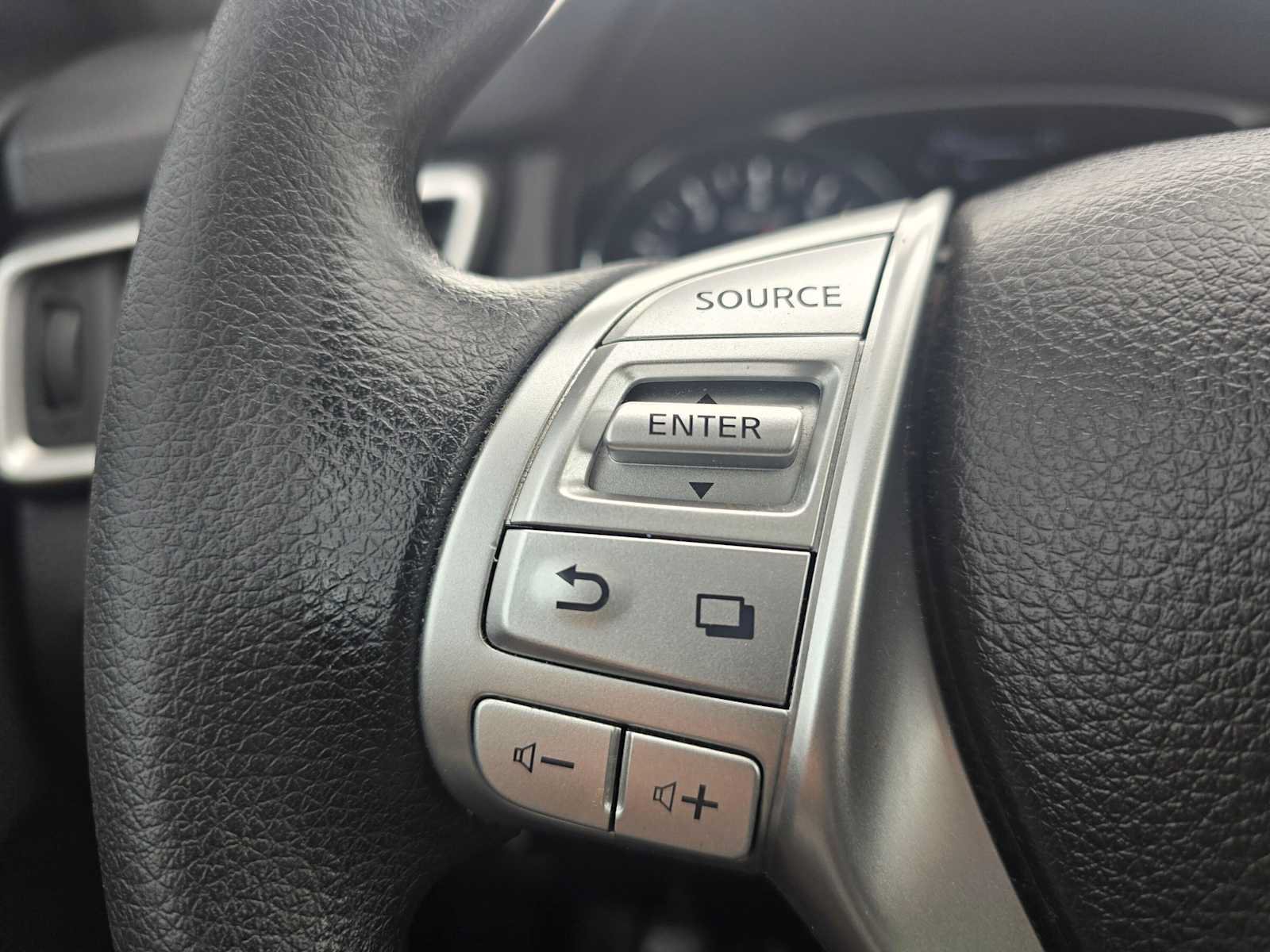 Used 2015 Nissan Rogue SV w/ SV Premium Package AWD/4WD image 35